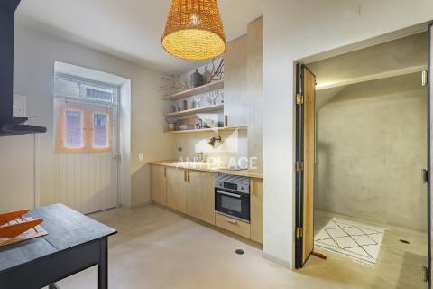 Charmosa Moradia Renovada com Dois Apartamentos Independentes no Centro Histórico de Loulé