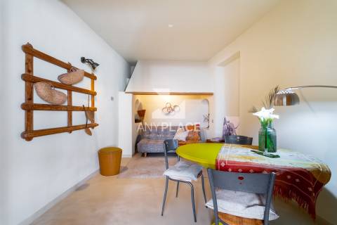 Charmosa Moradia Renovada com Dois Apartamentos Independentes no Centro Histórico de Loulé