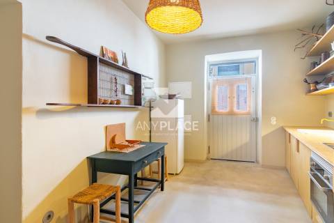 Charmosa Moradia Renovada com Dois Apartamentos Independentes no Centro Histórico de Loulé