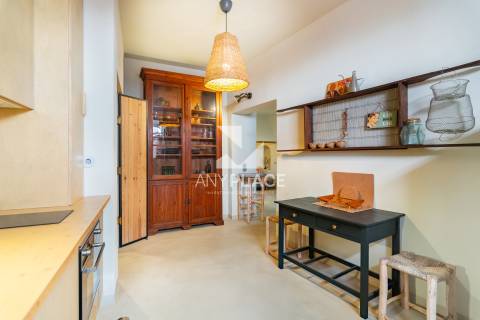 Charmosa Moradia Renovada com Dois Apartamentos Independentes no Centro Histórico de Loulé