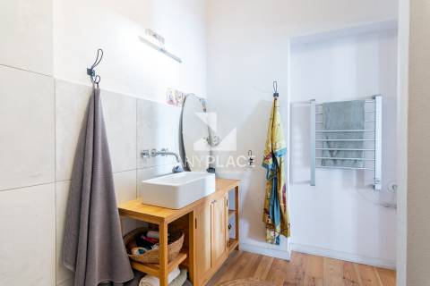 Charmosa Moradia Renovada com Dois Apartamentos Independentes no Centro Histórico de Loulé