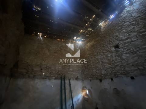 Excelente quinta com moradia para renovar situada em zona tranquila e valorizada.