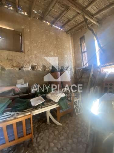 Excelente quinta com moradia para renovar situada em zona tranquila e valorizada.