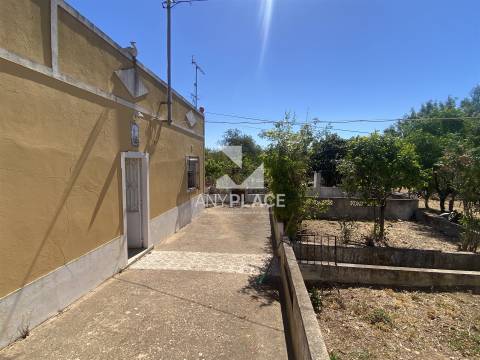 Quinta para recuperar situada numa zona muito valorizada.