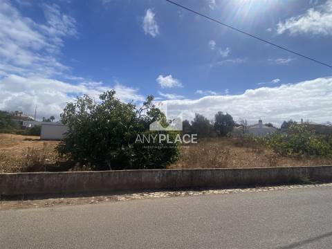 Terreno Urbano situado no centro de Almancil com possibilidade de construção.