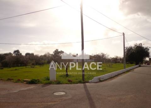 Terreno Urbano situado no centro de Almancil com possibilidade de construção.