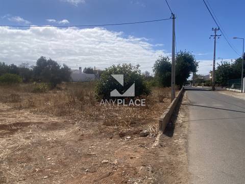 Terreno Urbano situado no centro de Almancil com possibilidade de construção.