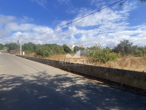 Terreno Urbano situado no centro de Almancil com possibilidade de construção.