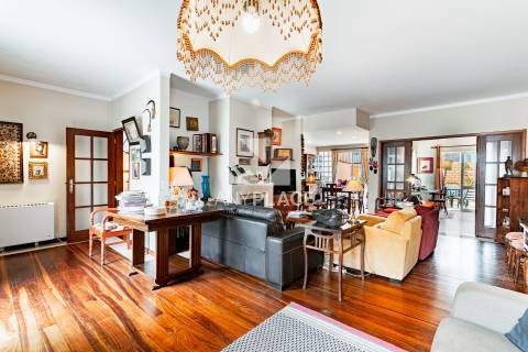 Prédio Renovado no Coração de Silves – Uma Joia Medieval com Conforto Moderno.