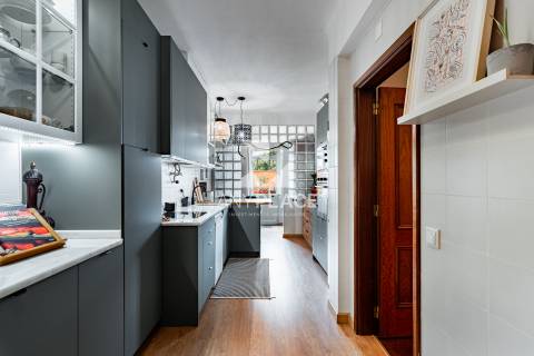 Prédio Renovado no Coração de Silves – Uma Joia Medieval com Conforto Moderno.