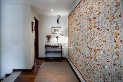 Prédio Renovado no Coração de Silves – Uma Joia Medieval com Conforto Moderno.