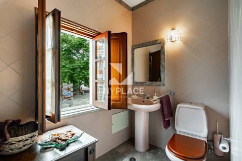 Prédio Renovado no Coração de Silves – Uma Joia Medieval com Conforto Moderno.