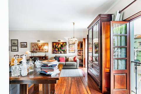 Prédio Renovado no Coração de Silves – Uma Joia Medieval com Conforto Moderno.