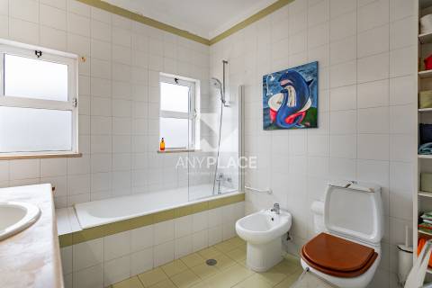 Prédio Renovado no Coração de Silves – Uma Joia Medieval com Conforto Moderno.