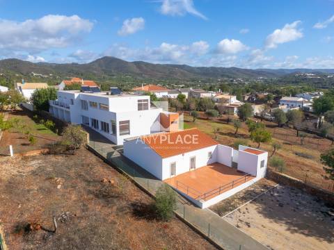 Hospedaria/Casa de Campo para Venda – Aldeia Típica no interior Algarvio.