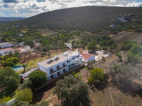 Hospedaria/Casa de Campo para Venda – Aldeia Típica no interior Algarvio.