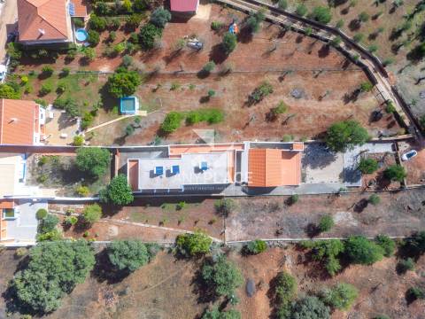 Hospedaria/Casa de Campo para Venda – Aldeia Típica no interior Algarvio.