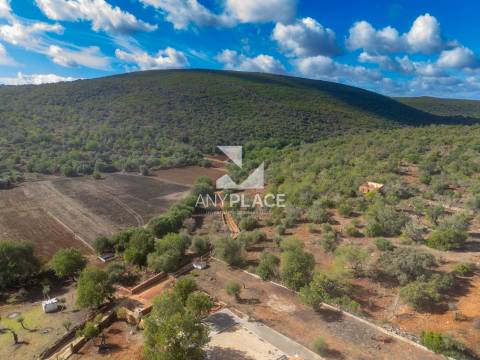 Hospedaria/Casa de Campo para Venda – Aldeia Típica no interior Algarvio.