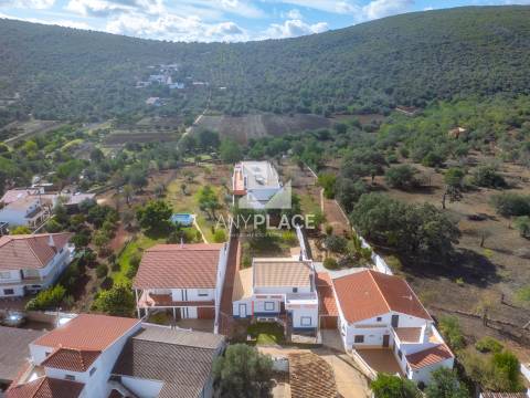 Hospedaria/Casa de Campo para Venda – Aldeia Típica no interior Algarvio.