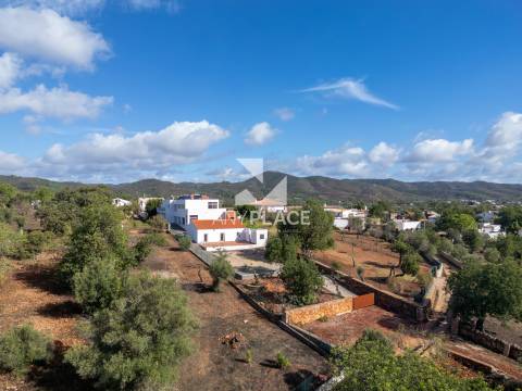 Hospedaria/Casa de Campo para Venda – Aldeia Típica no interior Algarvio.
