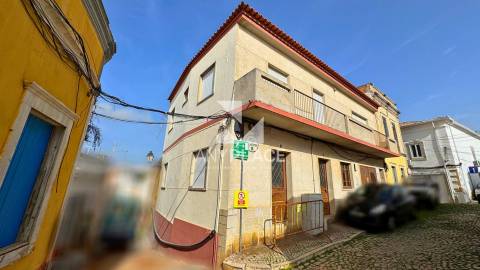 Prédio Exclusivo no Centro Histórico de Loulé com Vista Mar e Vista sobre o Castelo.