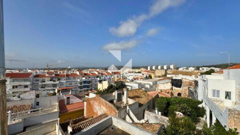 Prédio Exclusivo no Centro Histórico de Loulé com Vista Mar e Vista sobre o Castelo.
