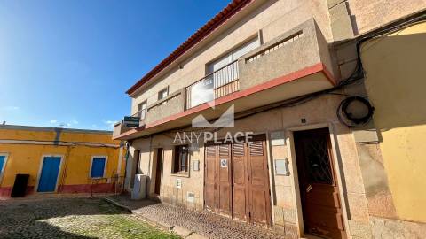 Prédio Exclusivo no Centro Histórico de Loulé com Vista Mar e Vista sobre o Castelo.