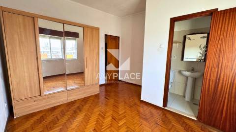 Prédio Exclusivo no Centro Histórico de Loulé com Vista Mar e Vista sobre o Castelo.