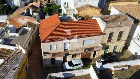 Prédio Exclusivo no Centro Histórico de Loulé com Vista Mar e Vista sobre o Castelo.