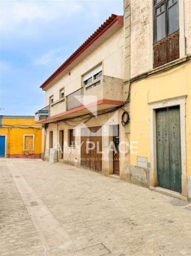 Prédio Exclusivo no Centro Histórico de Loulé com Vista Mar e Vista sobre o Castelo.