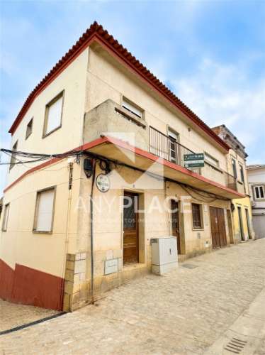 Prédio Exclusivo no Centro Histórico de Loulé com Vista Mar e Vista sobre o Castelo.