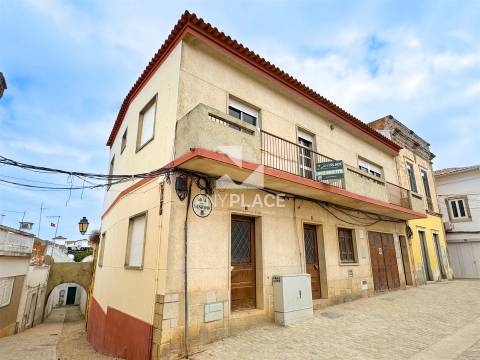 Prédio Exclusivo no Centro Histórico de Loulé com Vista Mar e Vista sobre o Castelo.