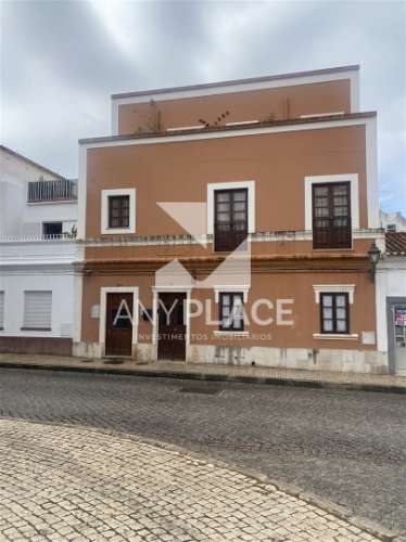 Apartamento Renovado no Coração de Silves – Uma Joia Medieval com Conforto Moderno.