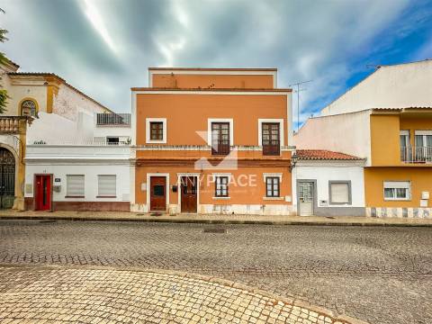 Apartamento Renovado no Coração de Silves – Uma Joia Medieval com Conforto Moderno.