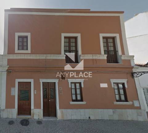 Apartamento Renovado no Coração de Silves – Uma Joia Medieval com Conforto Moderno.