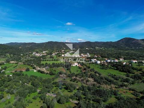 Moradia Tradicional em Aldeia típica a pouca distancia da cidade.