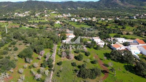 Moradia Tradicional em Aldeia típica a pouca distancia da cidade.