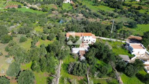 Moradia Tradicional em Aldeia típica a pouca distancia da cidade.