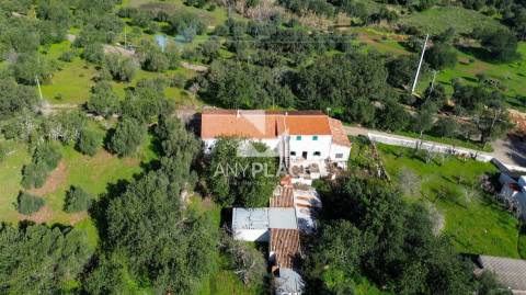 Moradia Tradicional em Aldeia típica a pouca distancia da cidade.