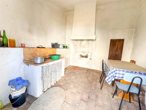 Moradia Tradicional em Aldeia típica a pouca distancia da cidade.