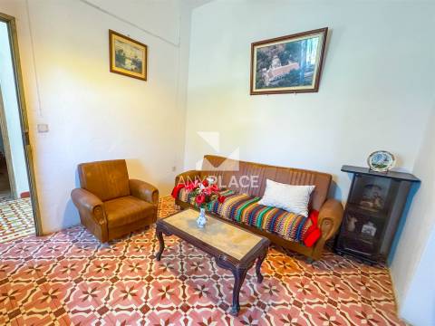 Moradia Tradicional em Aldeia típica a pouca distancia da cidade.