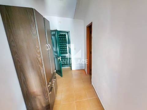 Moradia típica Algarvia para renovar situada no sítio da Nave dos Cordeiros.