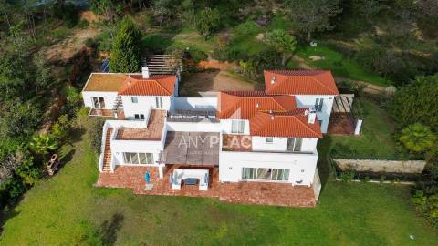 EXCLUSIVA MORADIA DE LUXO EM LOCALIZAÇÃO ÚNICA