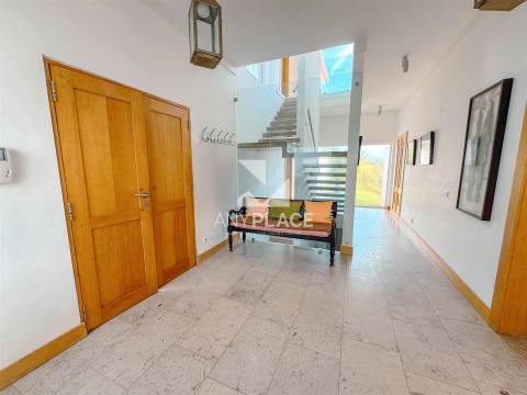 EXCLUSIVA MORADIA DE LUXO EM LOCALIZAÇÃO ÚNICA