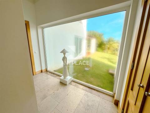 EXCLUSIVA MORADIA DE LUXO EM LOCALIZAÇÃO ÚNICA