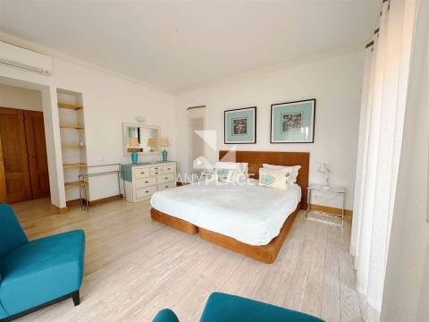 EXCLUSIVA MORADIA DE LUXO EM LOCALIZAÇÃO ÚNICA