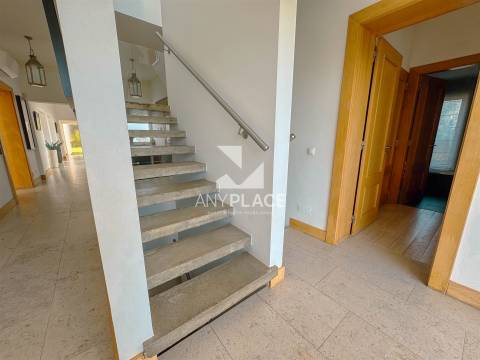 EXCLUSIVA MORADIA DE LUXO EM LOCALIZAÇÃO ÚNICA