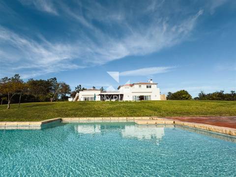 EXCLUSIVA MORADIA DE LUXO EM LOCALIZAÇÃO ÚNICA