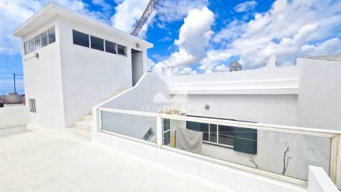 Apartamento T3 de Luxo com Grandes Terraços no Centro de Loulé numa localização excelente.