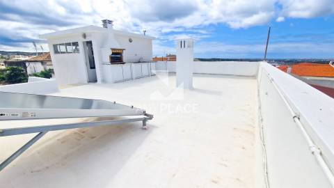 Apartamento T3 de Luxo com Grandes Terraços no Centro de Loulé numa localização excelente.